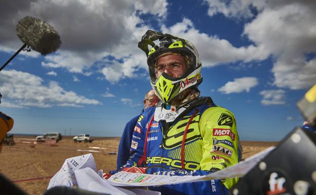 El salmantino Lorenzo Santolino abandona en el Dakar por una lesión en el brazo cuando iba 14º