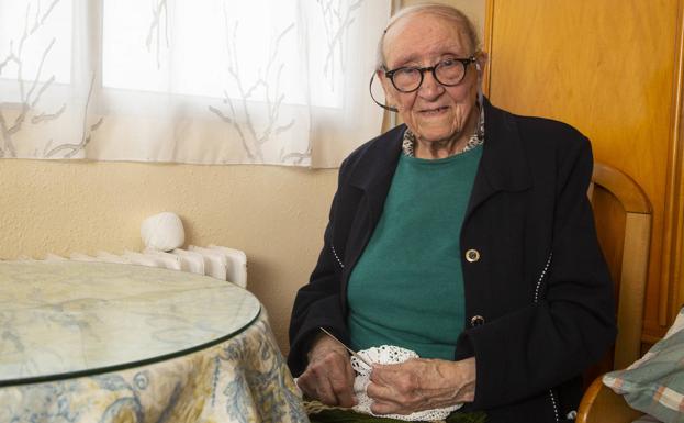 Saturnina, 103 años de vida entre carcajadas y costuras