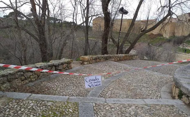 Segovia vuelve a acordonar parques y jardines ante la previsión de rachas de viento de 100 kilómetros por hora