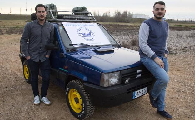 Dos vallisoletanos cruzarán el desierto en un Fiat Panda a beneficio del Banco de Alimentos