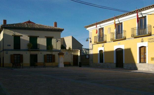 Valoria construirá este año el bar del polideportivo y una pista de juegos en la plaza del Hortal