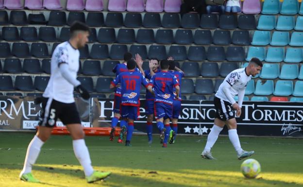 El Salamanca CF UDS, en caída libre tras caer goleado ante el Amorebieta en el Helmántico (0-3)