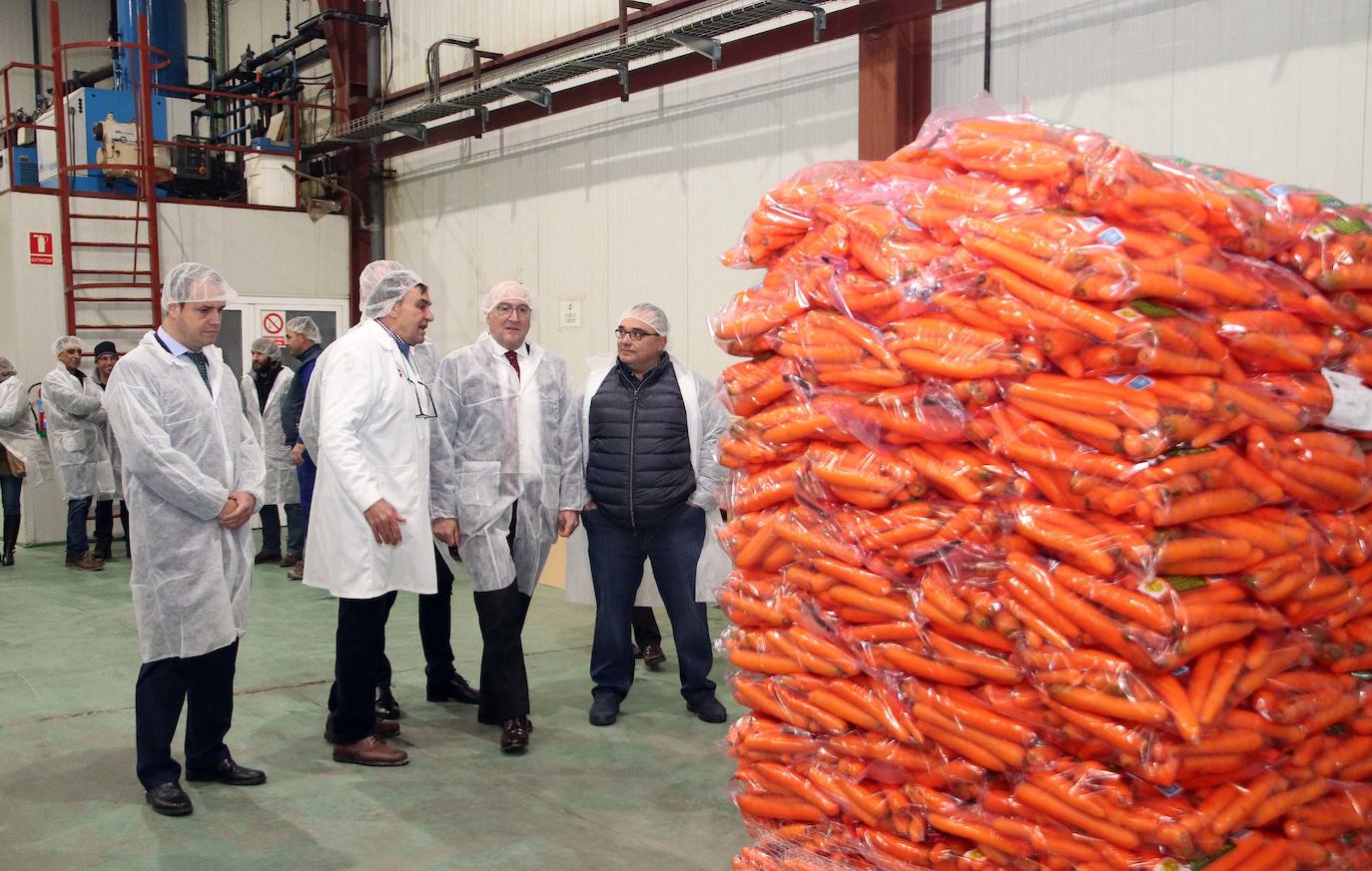 El consejero de Agricultura visita la cooperativa Glus en Sanchonuño