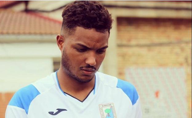 Edipo, jugador del Almazán: «Me llamó puto negro, y me pasa bastantes veces por temporada»