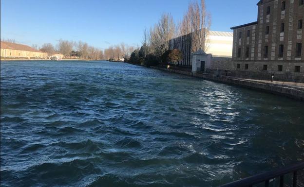 Olas en el Canal de Castilla