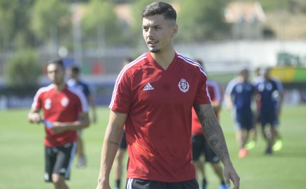 Javi Sánchez debutará en Tenerife con el Real Valladolid en un equipo plagado de no habituales