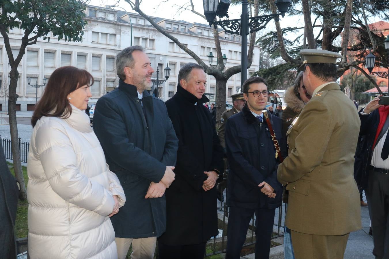 Solemne arriado de la bandera en el Palacio Real de Valladolid, dedicado a los medios de comunicación