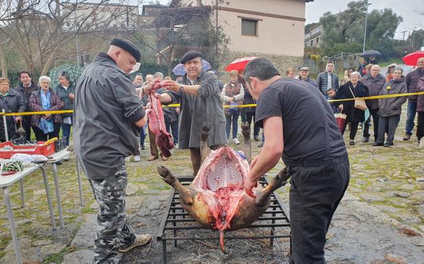 Al marrano de San Antón de Mogarraz, Antón XI, también le llegó su San Martín