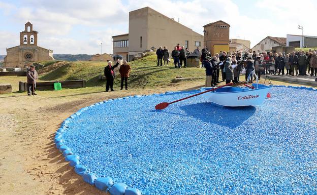 Castronuño inaugura el monumento a los antiguos pescadores del río Duero