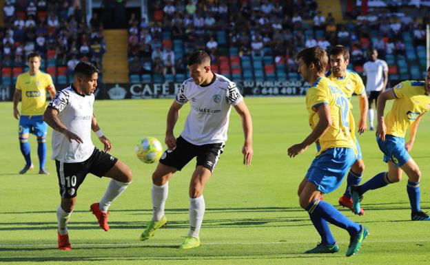 Larrazábal y el Salamanca CF UDS se la juegan en Irún