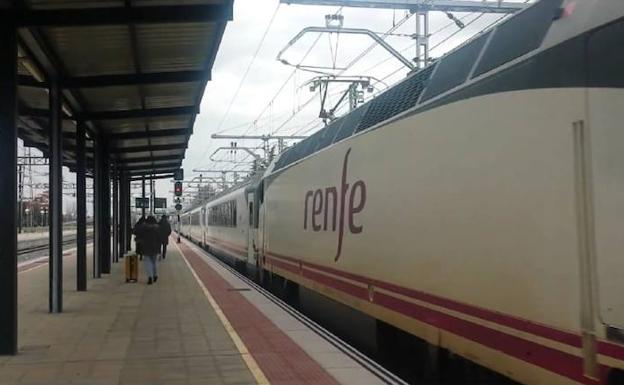 Denuncian las carencias para viajar en tren desde el País Vasco a Salamanca