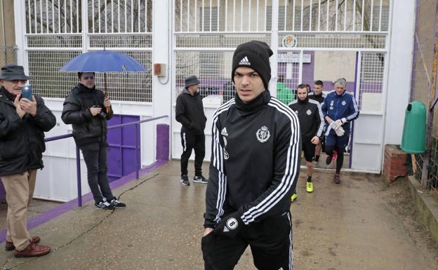 Selfies y balones al primer toque en el primer día de Ben Arfa en el Real Valladolid