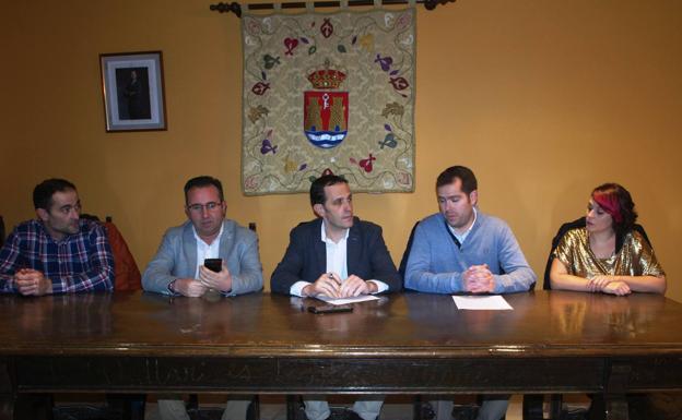 Alcazarén solicita a la Diputación el mantenimiento de los servicios sanitarios y la mejora del transporte
