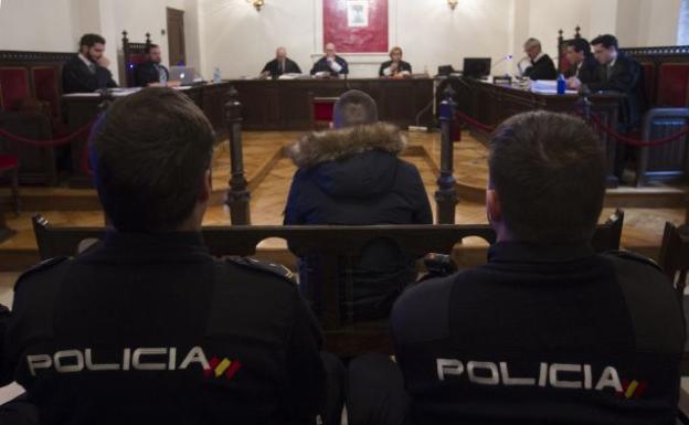 Un hombre se enfrenta a 64 años de cárcel por agresión sexual a las dos hijas de su pareja en Zamora