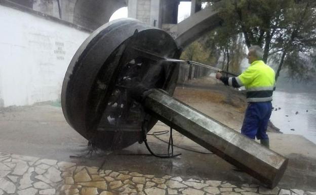 El Ayuntamiento de Valladolid asume el «error» de la pérdida del géiser y lo buscará con un buzo