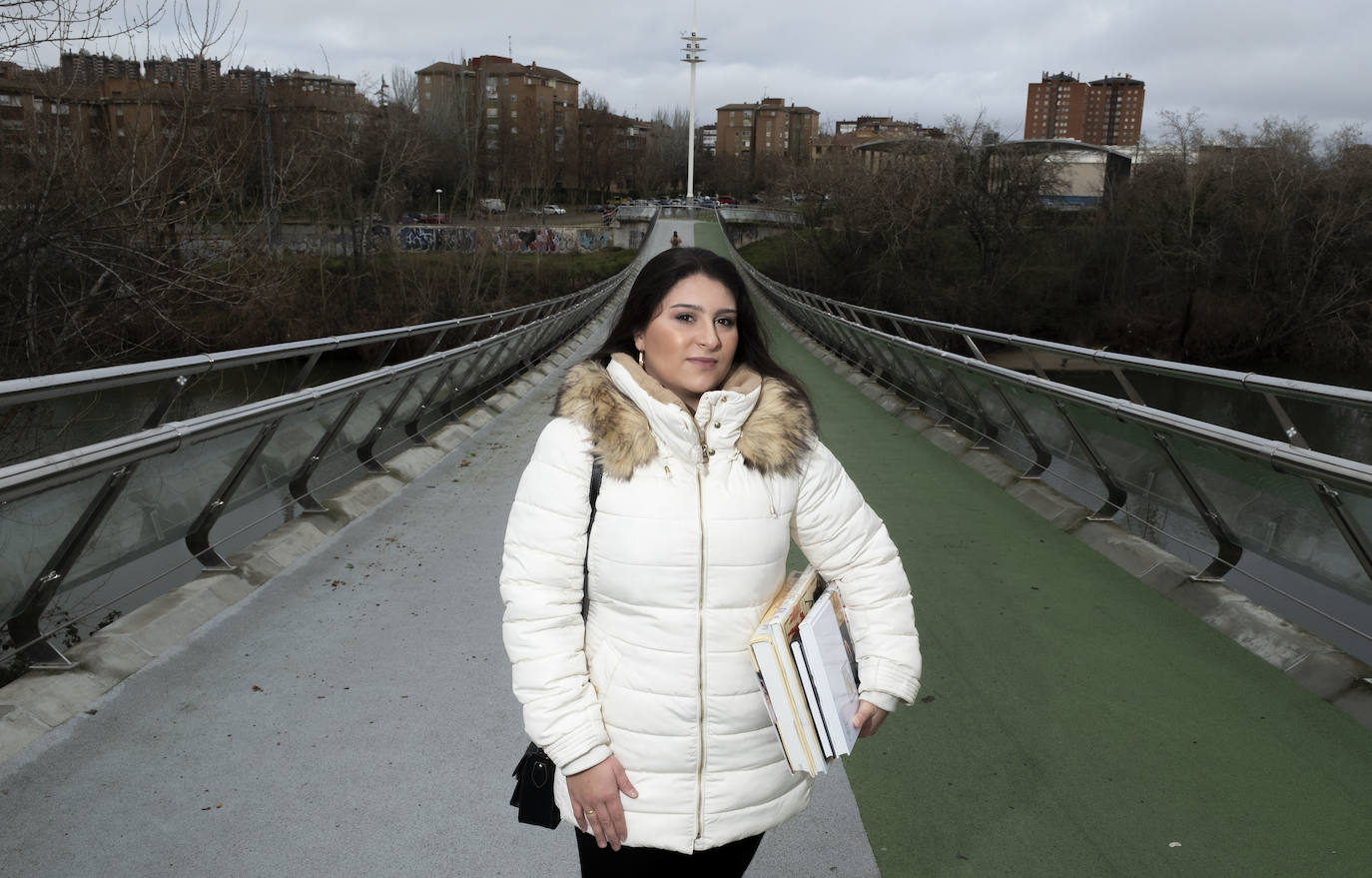 Alba Ferreruela, gitana y graduada en Educación: «El plan del colegio de Pajarillos de Valladolid es muy necesario»