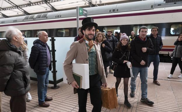 El poeta Zorrilla se reencarna y se sube al tren para contar su historia