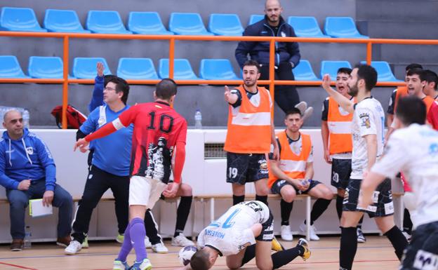 El FS Salamanca Unionistas encaja su primera derrota ante el líder Segosala (5-2)
