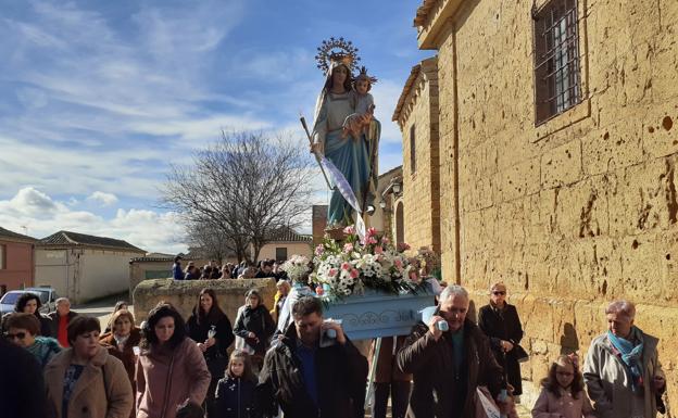 Tordehumos se rinde a su alcaldesa perpétua, la Virgen de las Candelas