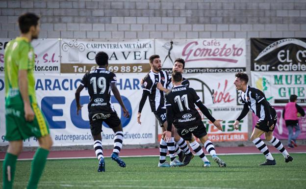 La racha de Unionistas acaba en El Mazo y deja al equipo charro en el puesto de play-out (1-0)