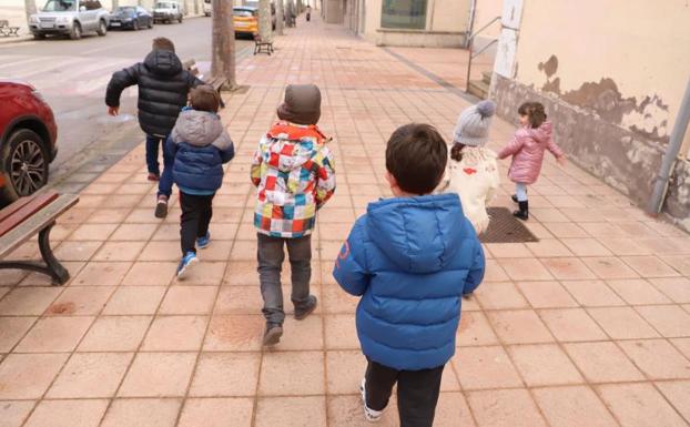 La futura cartera de servicios rurales en Castilla y León contempla médico, atención social, colegio, transporte e Internet