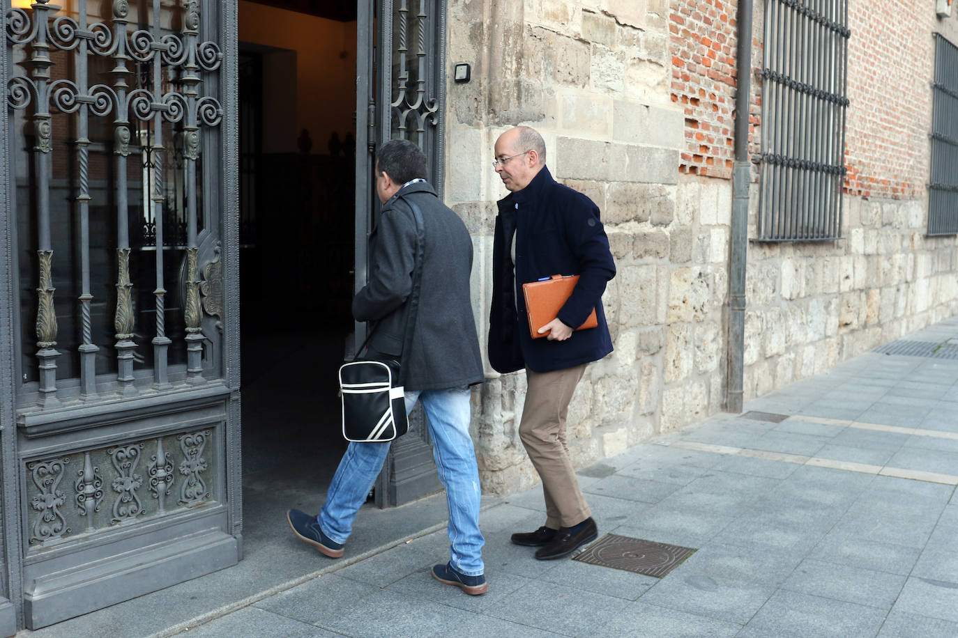 Las diputadas de Ciudadanos por Valladolid tratan de cerrar filas en su reunión con concejales