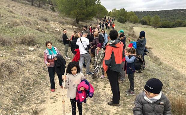 Los vecinos de Santibáñez plantan 12.000 bellotas para combatir la desertificación