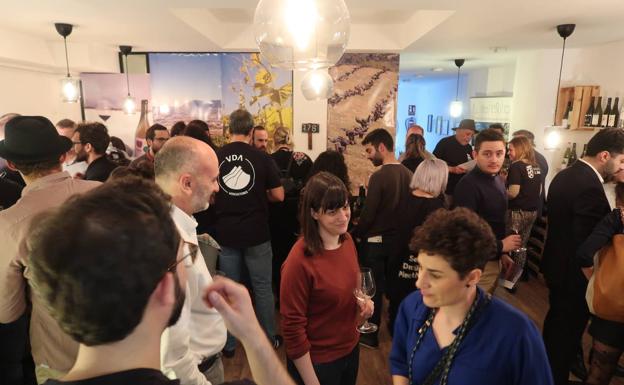 Las garnachas y los albillos de Cebreros enamoran en Barcelona