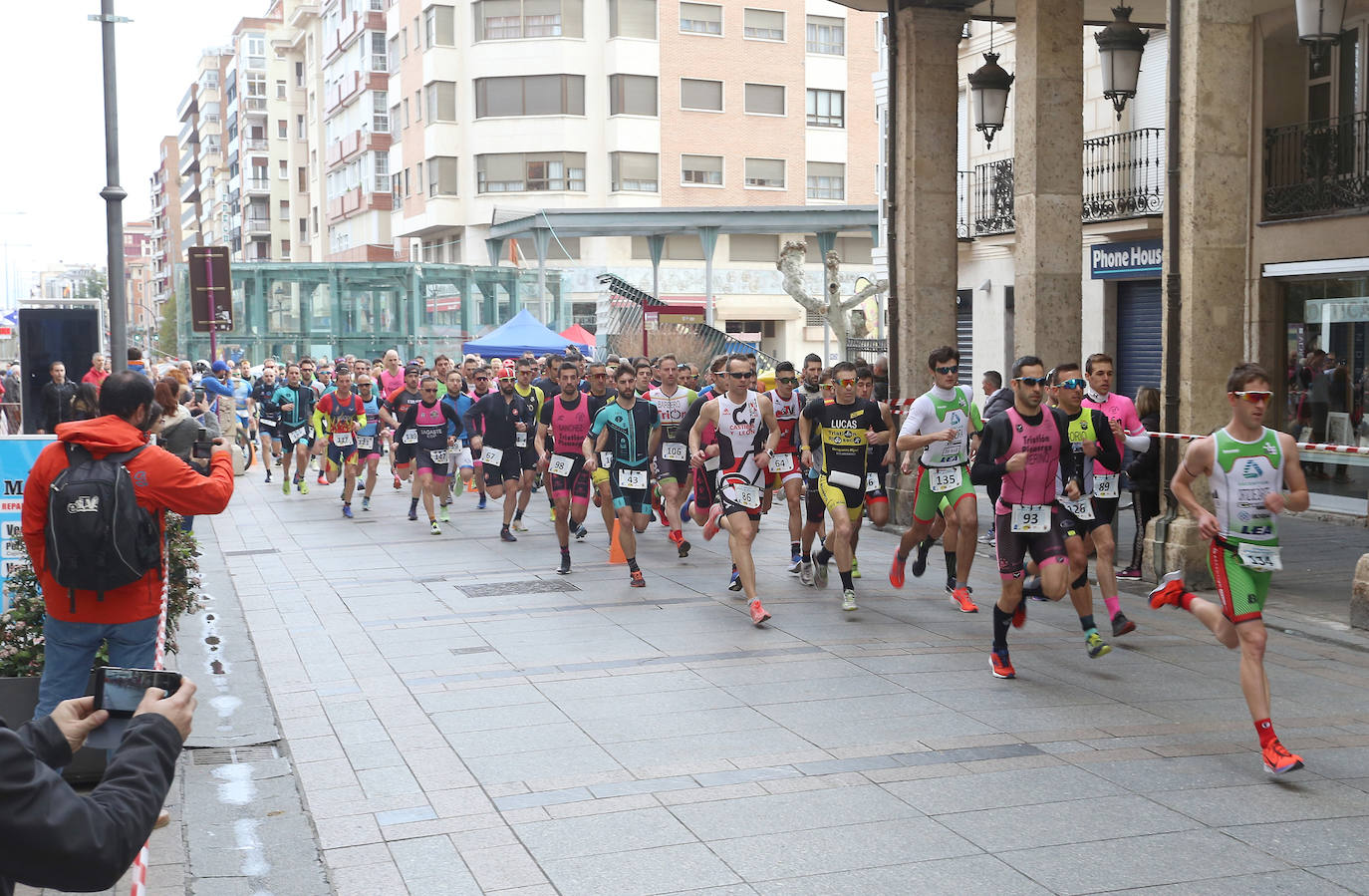 Iker Ortiz de Zárate y Emma Pérez reinan en el Duatlón Ciudad de Palencia