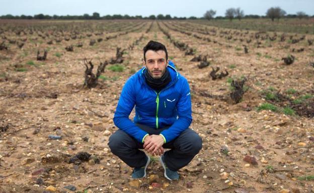 Álvar de Dios: «Abren bares que por una copa de vino te cobran 1,50 cuando la botella vale 1,60. Tiran piedras a su tejado»