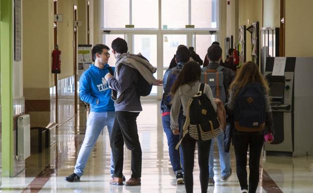 El Gobierno exige a 4.704 estudiantes universitarios de Castilla y León la devolución de sus becas