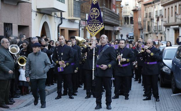 Sonidos de tambores y cornetas adelantan la Semana Santa de Peñafiel