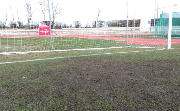 Así ha quedado el campo de Las Pistas para el Unionistas-Calahorra tras los entrenamientos de la Supercopa