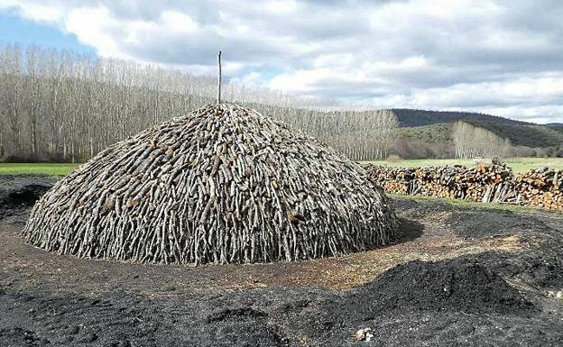 Retuerta, el único refugio burgalés donde todavía huele a carbón de encina