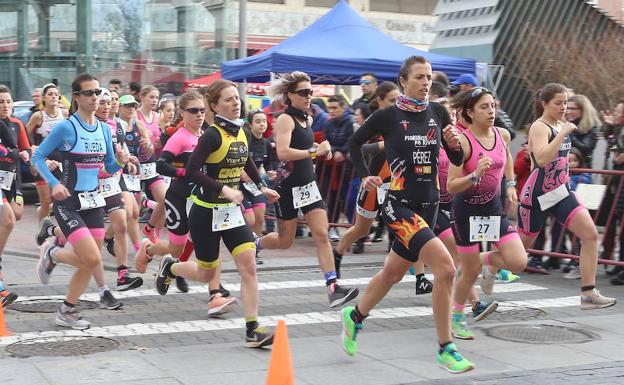 Iker Ortiz de Zárate y Emma Pérez vuelan en el Duatlón Ciudad de Palencia