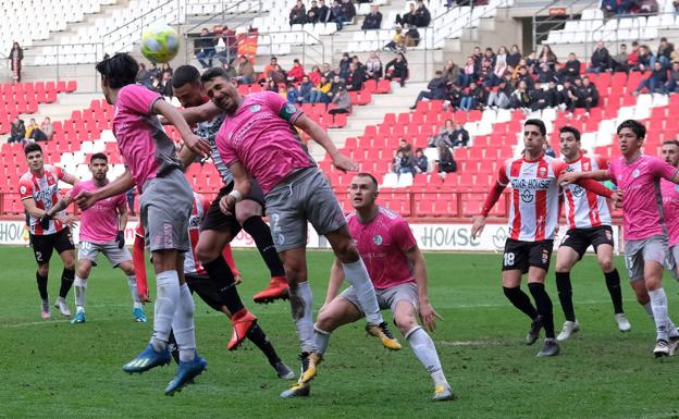 Derrota en inferioridad ante el líder para el Salamanca CF UDS (1-0)