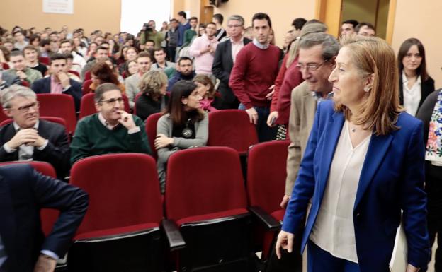 Ana Pastor pide en Salamanca «reforzar» la igualdad de oportunidades en todos los ámbitos