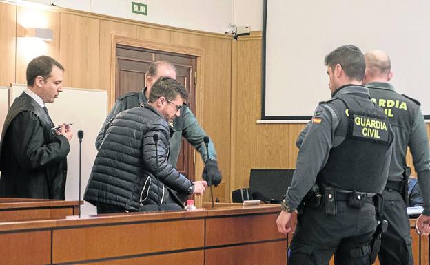 Casi cinco años de prisión por estafar con pólizas falsas