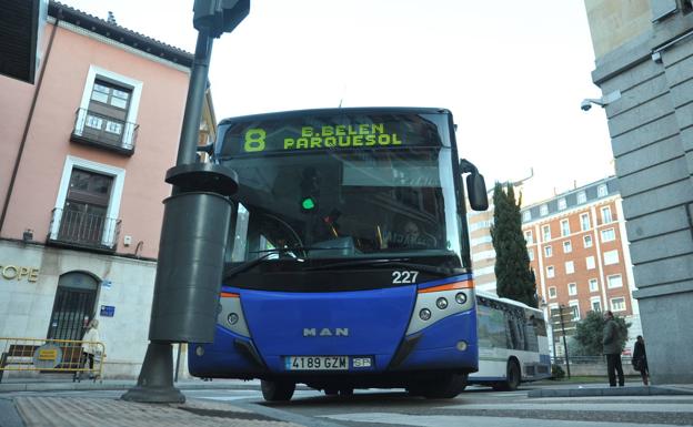 Michelin asumirá los recambios de neumáticos de la flota de Auvasa, cifrados en más de un millar al año