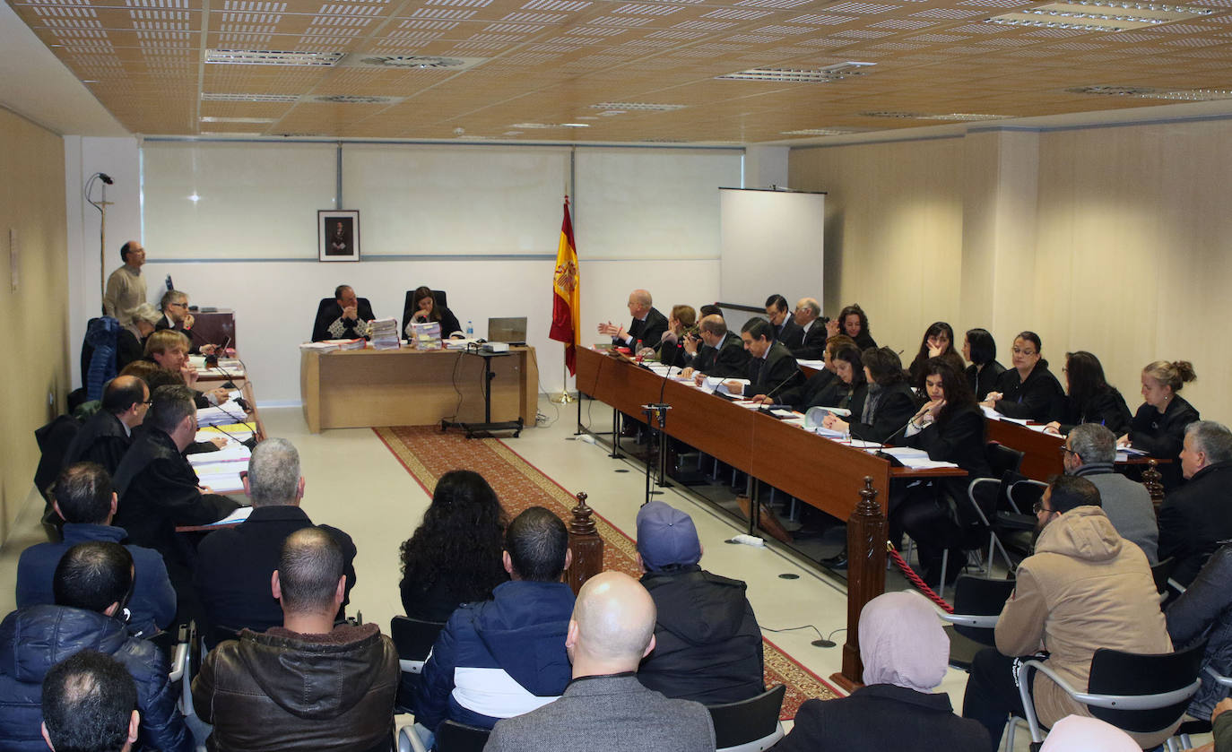 Dos años y cinco meses de cárcel para un empresario por contratos falsos a inmigrantes