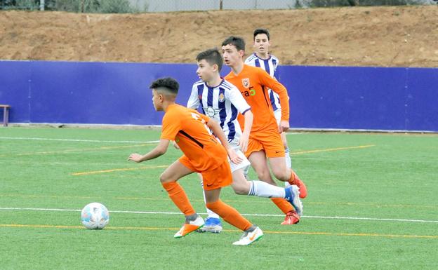 El Real Valladolid domina y golea al Burgos Promesas