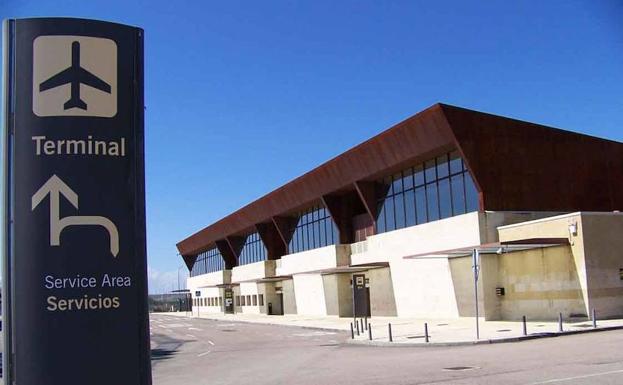 La presencia de dos drones en el espacio aéreo de Matacán obliga a cerrarlo y a suspender vuelos militares