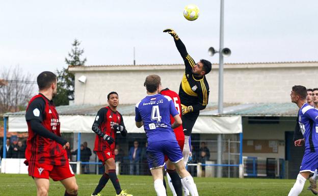 El Becerril gana al Mirandés B y se acerca a la permanencia