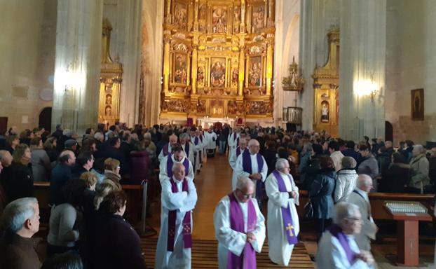Tierra de Campos despide al fallecido sacerdote 'Jano'