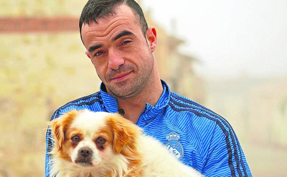 Final feliz para Curro, el perro del fallecido Iquín