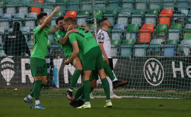 Un Salamanca CF UDS incapaz cae en casa ante un Burgos que jugó con 10 más de 60 minutos (0-1) 