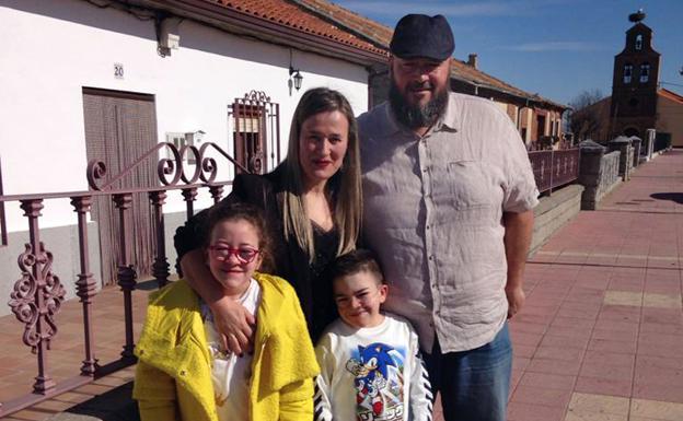 La lucha de una familia segoviana contra el mal de Niemann-Pick: «No sabía si me iba a quedar sin mis dos hijos en unos meses»