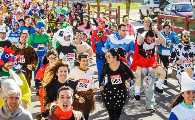 Más de 600 personas adelantan el disfraz con el Cross de Carnaval de Ciudad Rodrigo