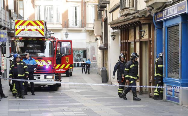 Aviso de derrumbe en un edificio de la calle Barrio y Mier de Palencia