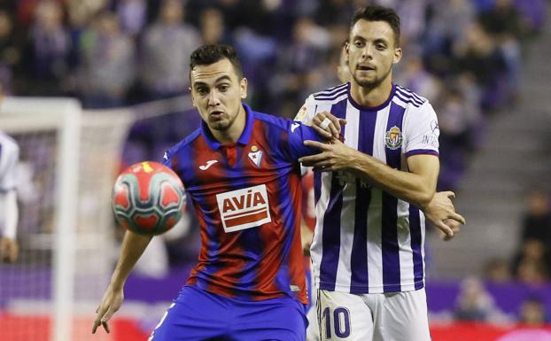 El Real Valladolid regresó en Granada a su colchón habitual con el descenso